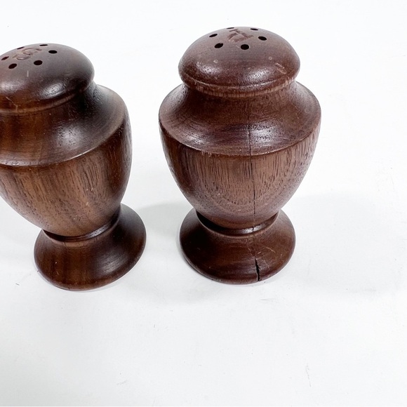 VINTAGE Mid- Century Modern Wooden Salt & Pepper Shakers - Picture 5 of 7